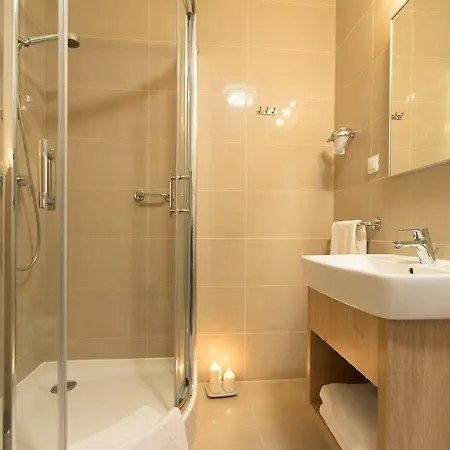 Malina & Ξενοδοχείο με διαμερίσματα