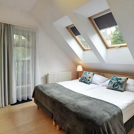 Malina & 4* 스클라르스카포렘바