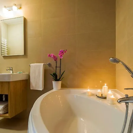 Malina & 4* 스클라르스카포렘바